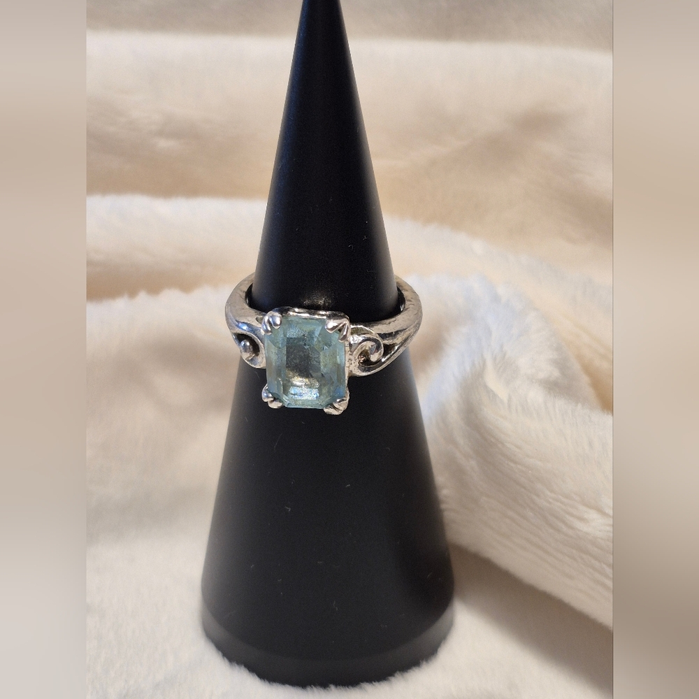 AVON gorgeous Pale Blue Rhinestone Simple Silver Ring.  Emerald Cut. Size 6